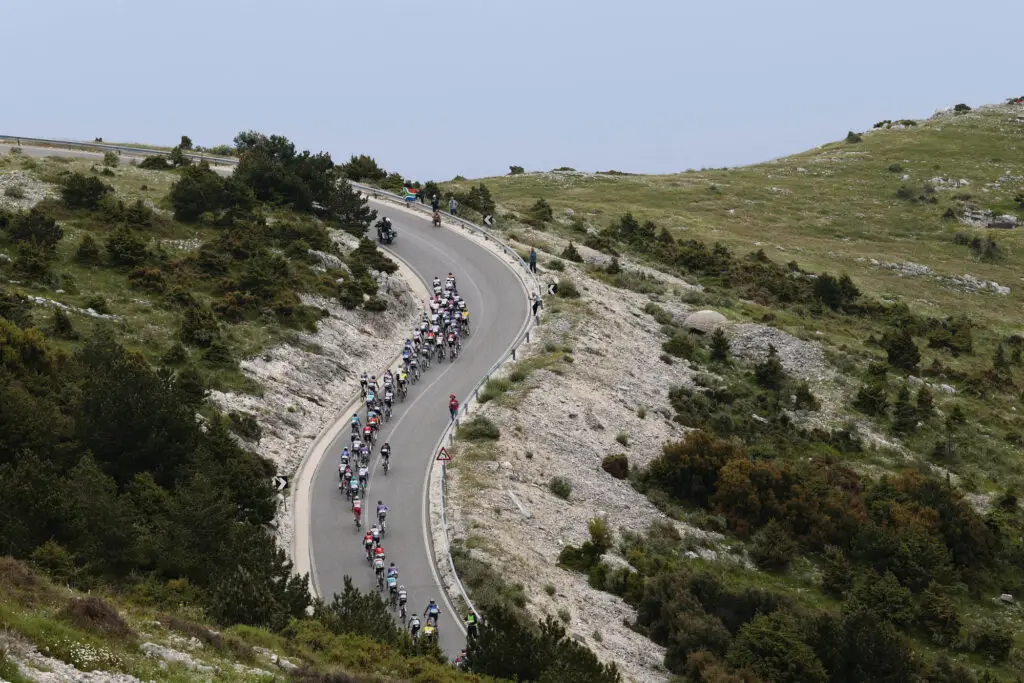 Giro d'Italia peloton in Albania