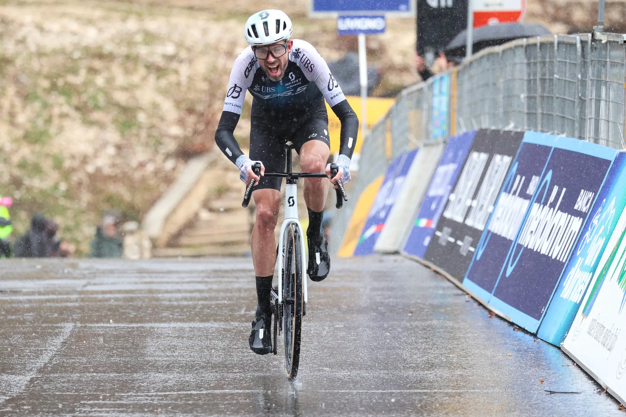 Damien Howson in Abruzzo
