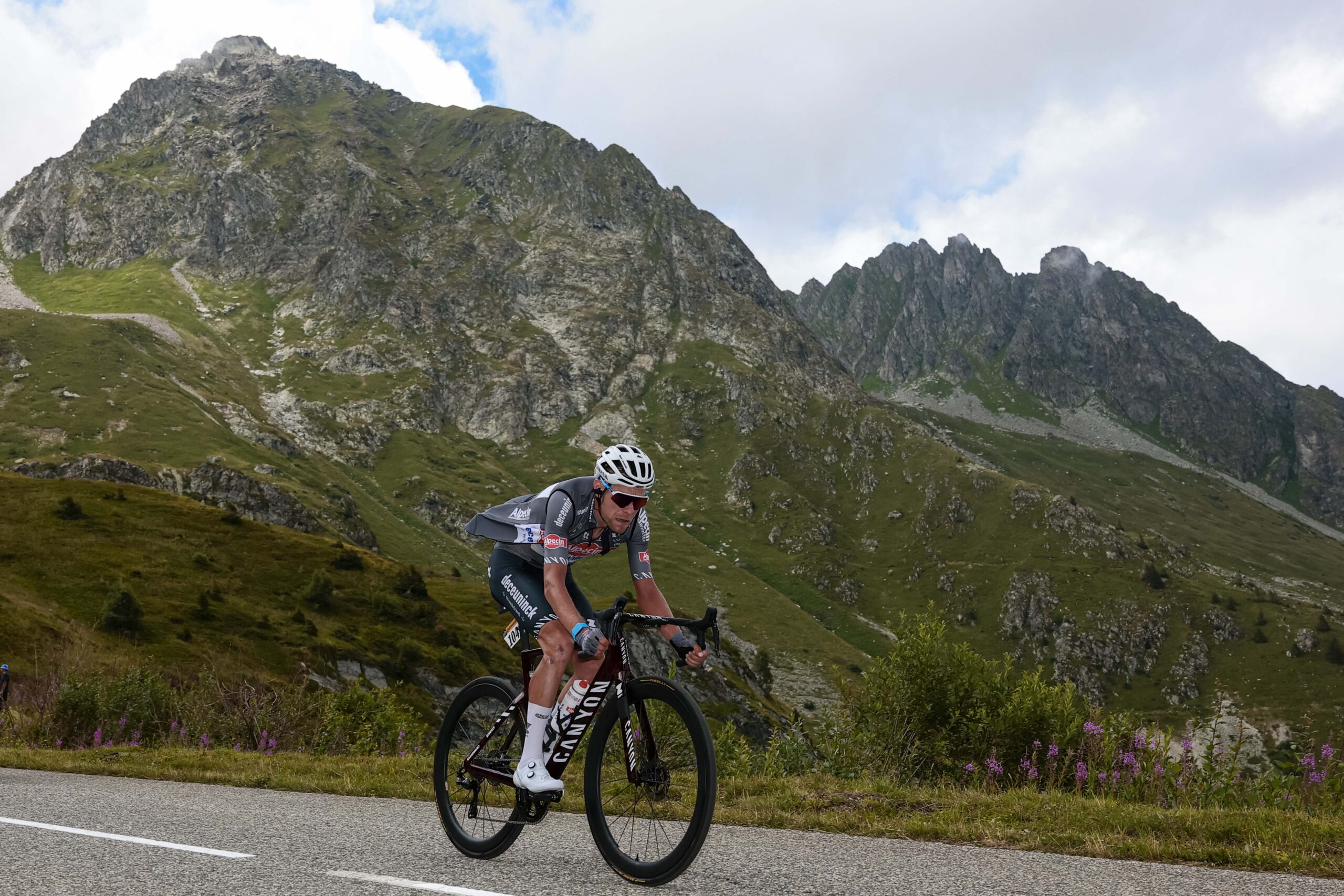 Belgian rider Xandro Meurisse in action during the 2025 season before joining Q36.5 Pro Cycling Team.