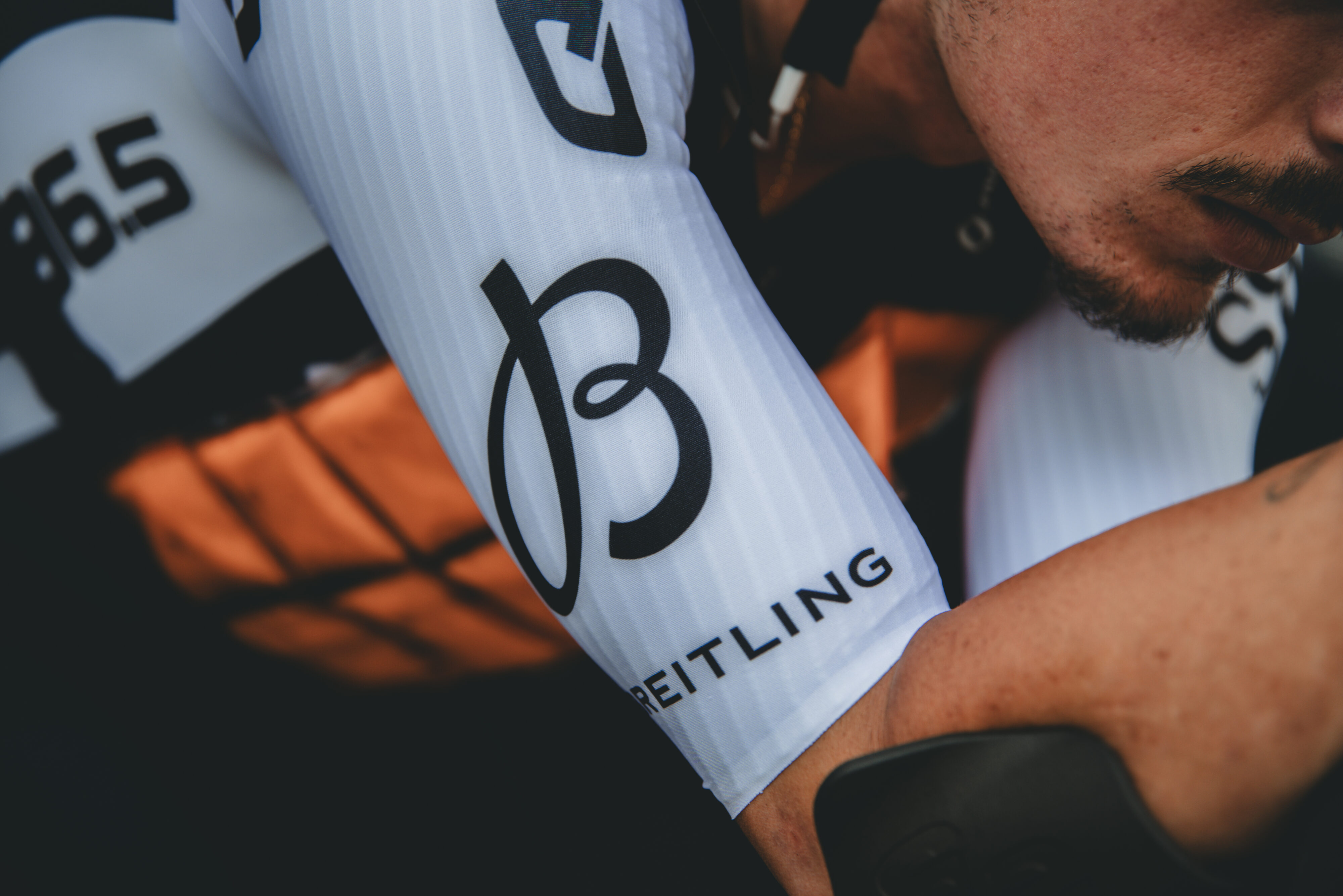 Inuteq cooling vest reducing rider core temperature before hot La Vuelta stages